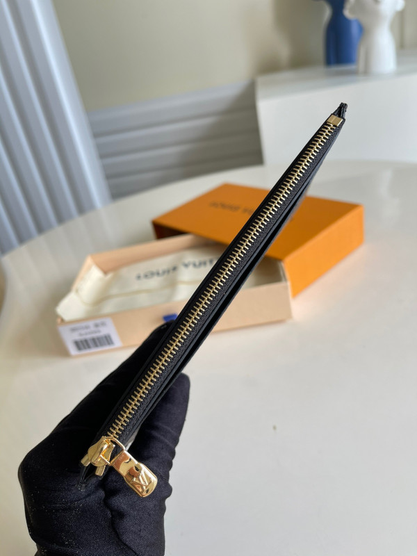 l0*is V*t0n slim purse