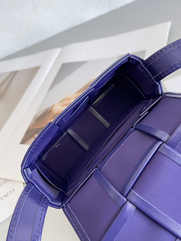 bo*te*ga Ve*ne*ta candy mini cassette-12*8*4cm