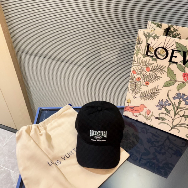 Ba*len*cia*ga logo cap