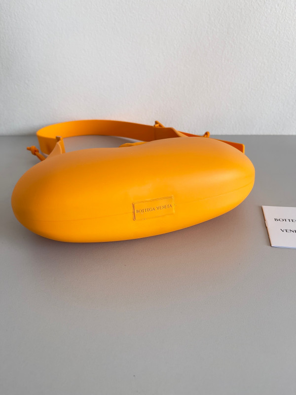 bo*te*ga Ve*ne*ta punch