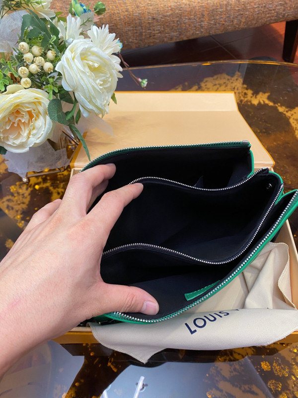 l0*is V*t0n coussin pm