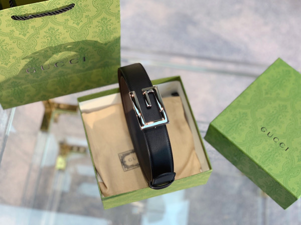 G*u*i reversible belt with square g buckle