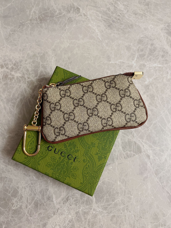 G*u*i gg marmont matelassé key case