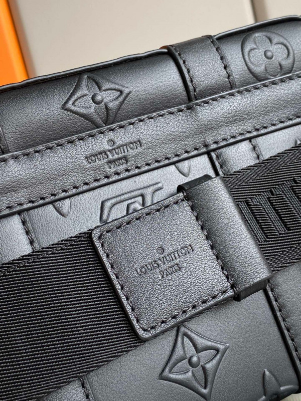 l0*is V*t0n trunk slingbag