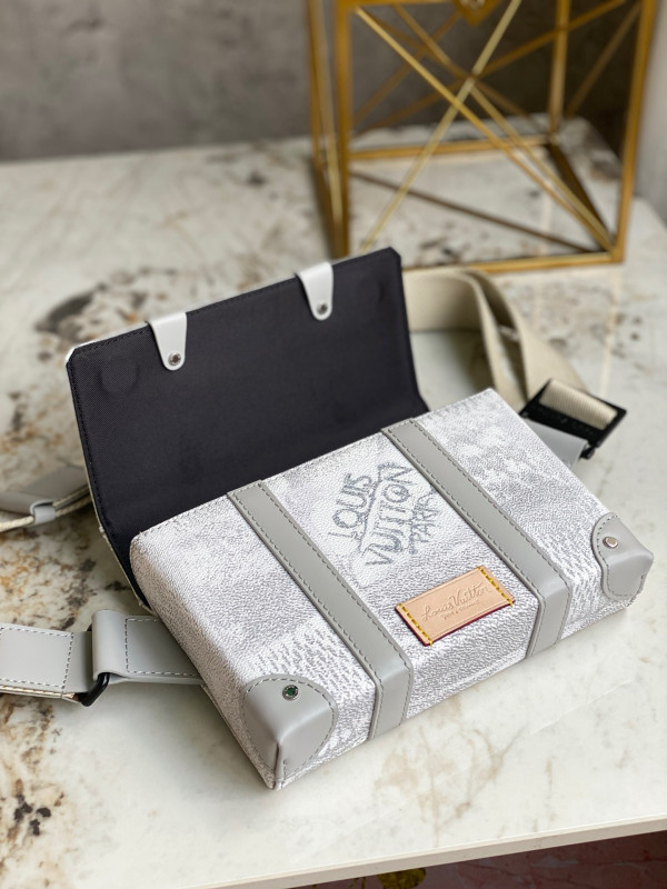 l0*is V*t0n trunk slingbag