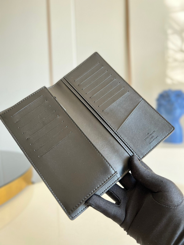 l0*is V*t0n brazza wallet