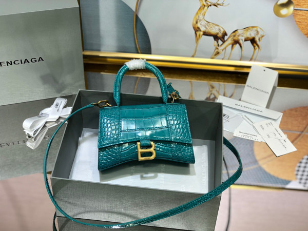 Ba*len*cia*ga hourglass