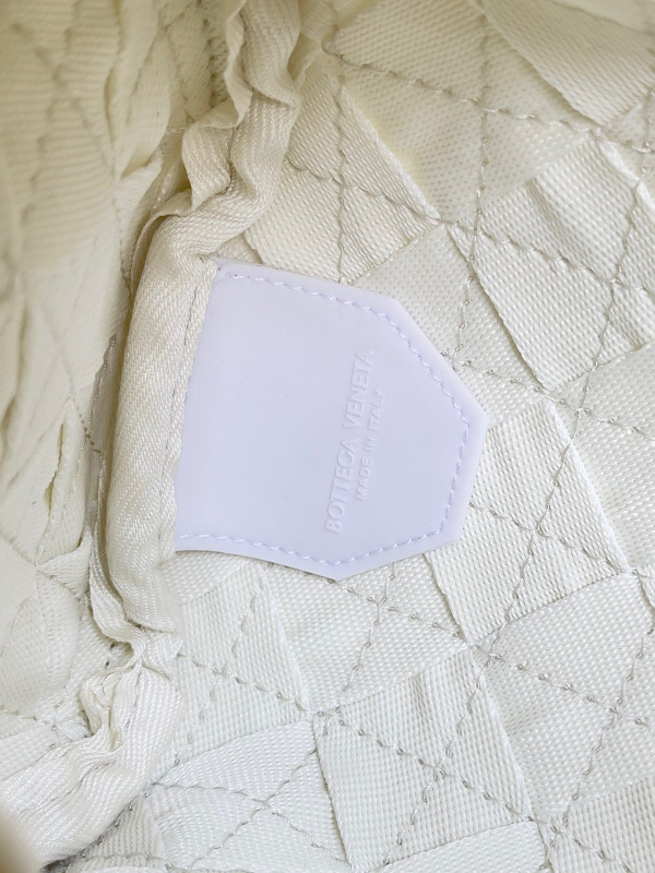 bo*te*ga Ve*ne*ta webbing