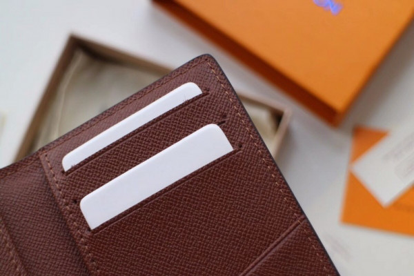 l0*is V*t0n pocket organizer