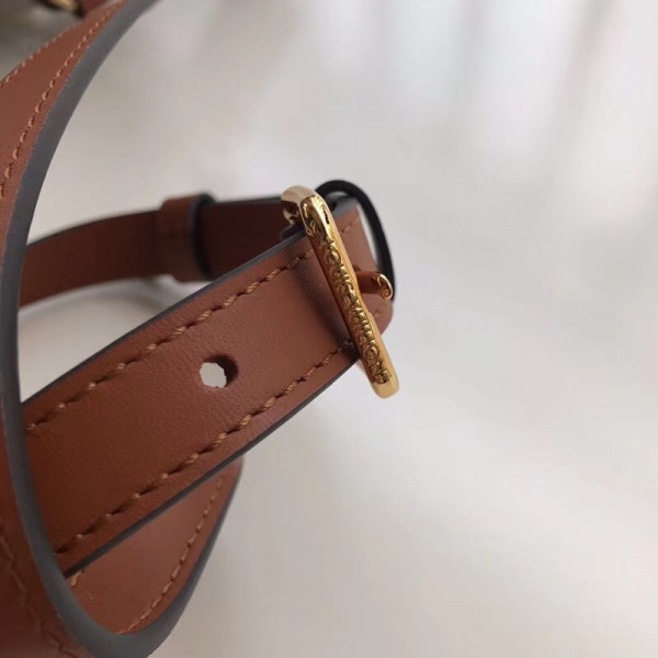 l0*is V*t0n v tote mm