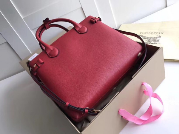 B**rry the medium banner in leather and house check