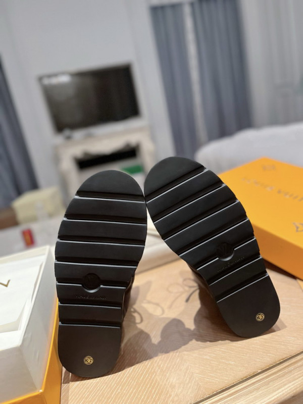 l0*is V*t0n pillow comfort ankle boots