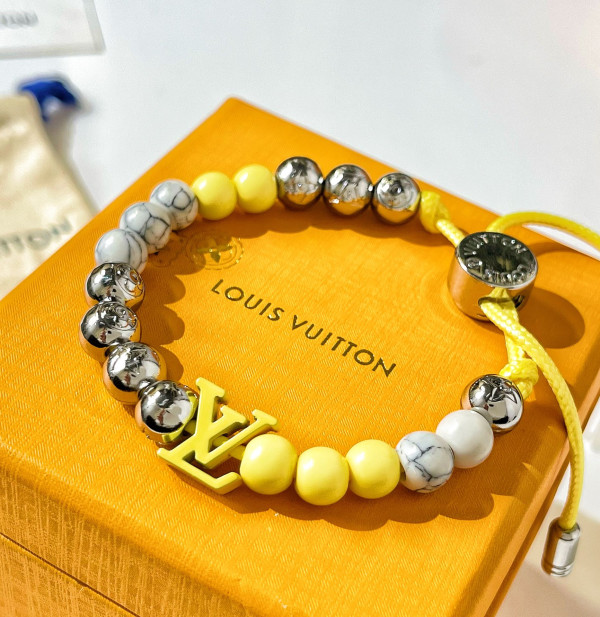 l0*is V*t0n bracelet