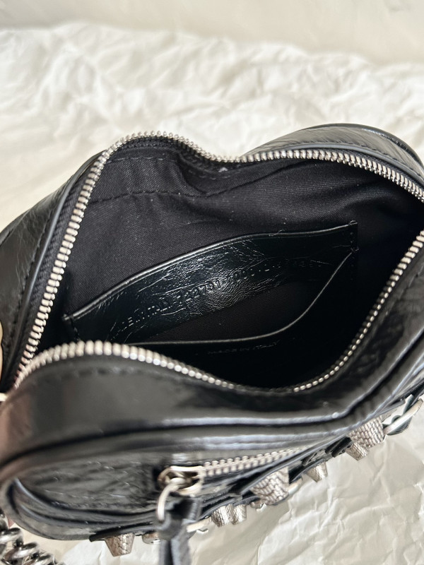 Ba*len*cia*ga  le cagole heart mini metallic crinkled-leather shoulder bag