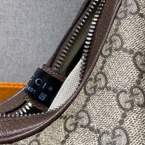 G*u*i attache small shoulder bag