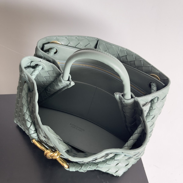 bo*te*ga Ve*ne*ta medium andiamo