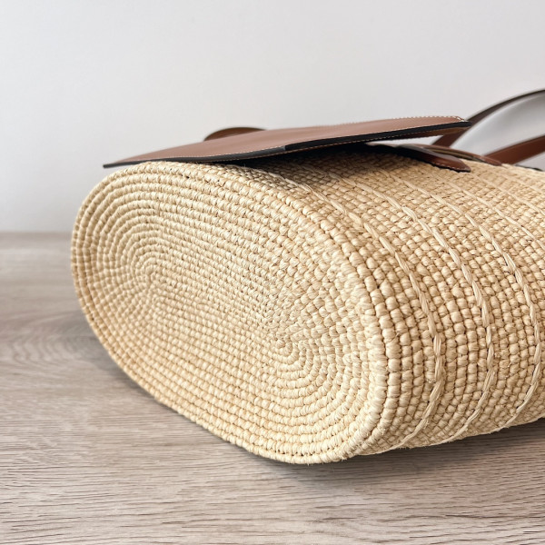 medium S*pple celin* classic panier in raffia and calfskin
