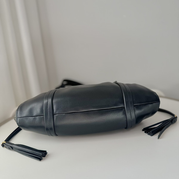 M*um*u joie nappa leather bag