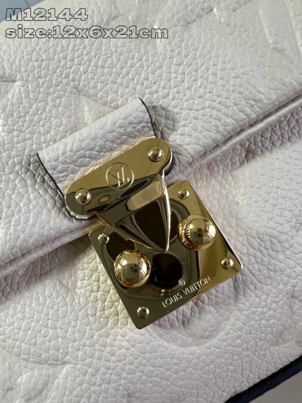 l0*is V*t0n nano madeleine