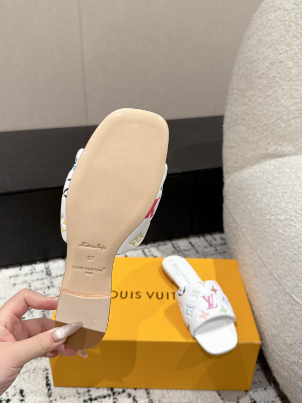 l0*is V*t0n slippers