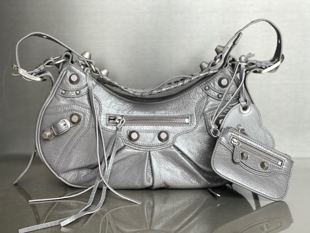 Ba*len*cia*ga women's le cagole small shoulder bag