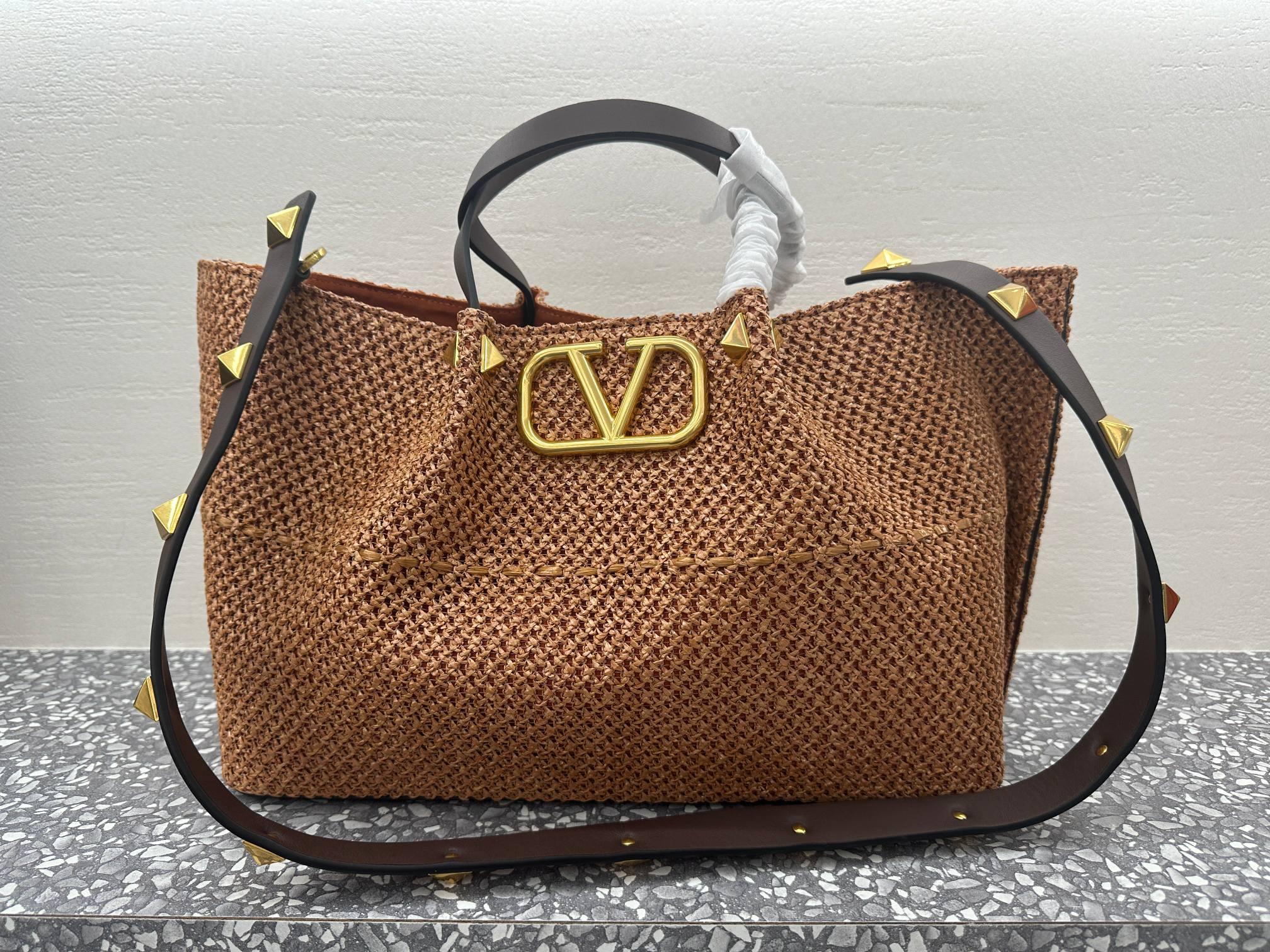 VALENTINO MEDIUM STRAW SUMMER TOTE